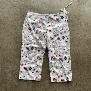 Garden Motifs Print Twill Capri Pants, Side-Zip